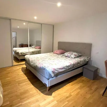 Area 5 Minutes From Paris * Suresnes