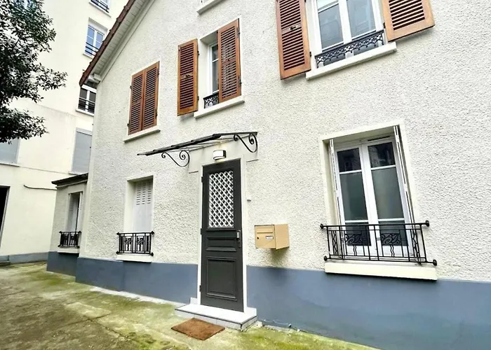 Area 5 Minutes From Paris * 叙雷讷